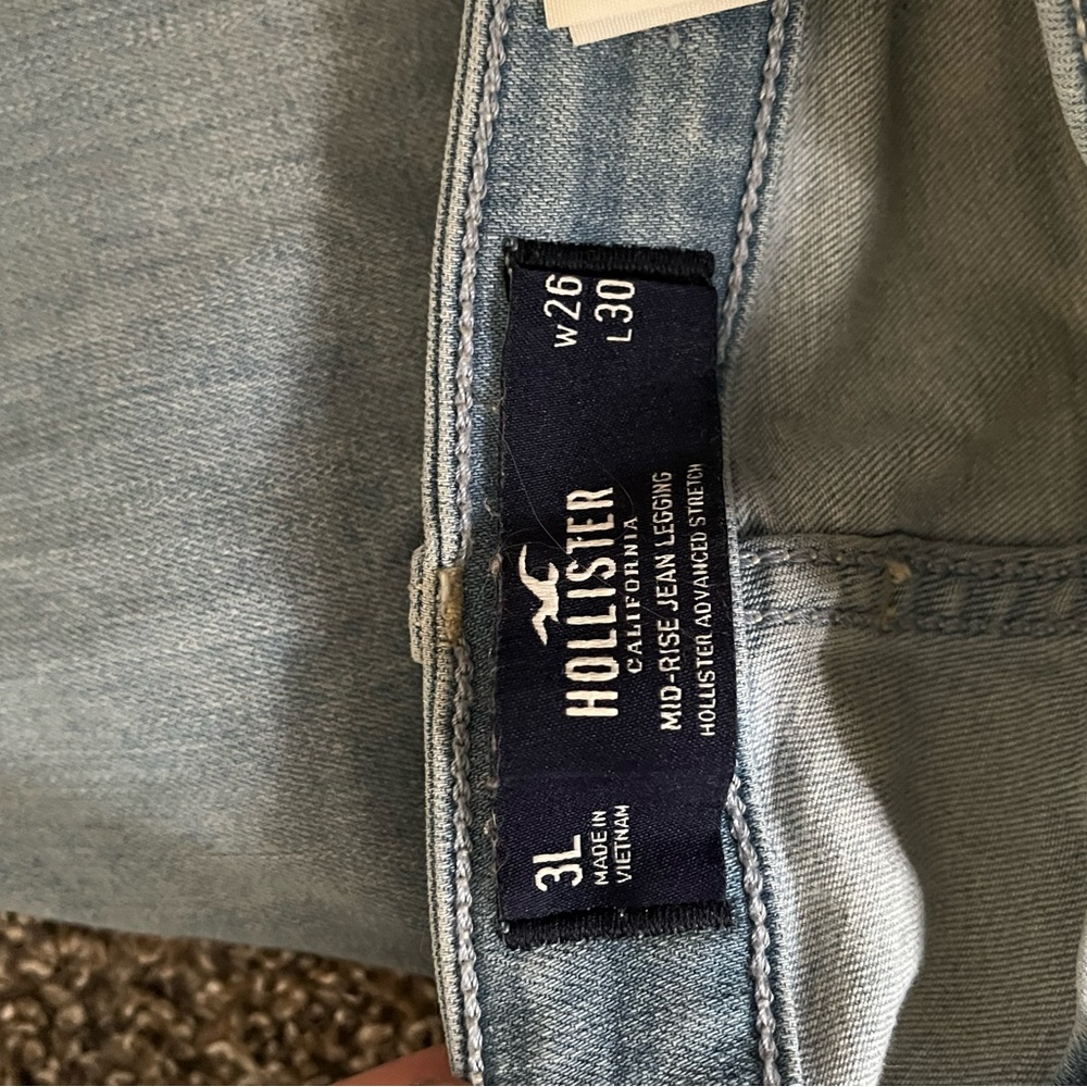 Hollister Light Wash Blue Skinny Jeans - Picture 2 of 3